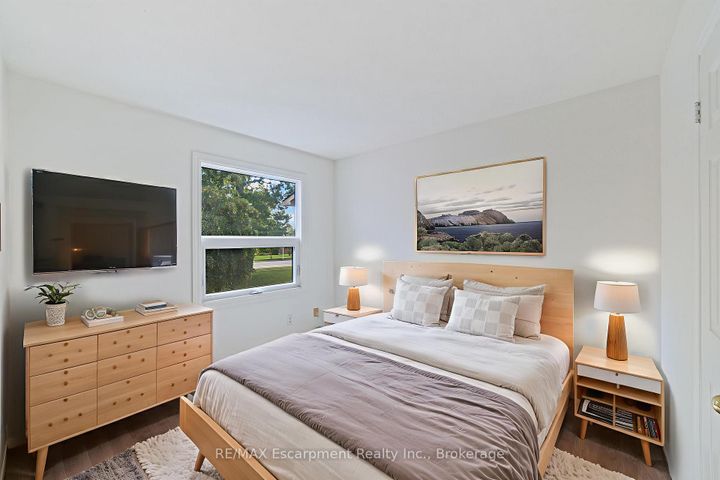 Photo 22 at 5 - 2065 Sixth Line, RO River Oaks, Oakville