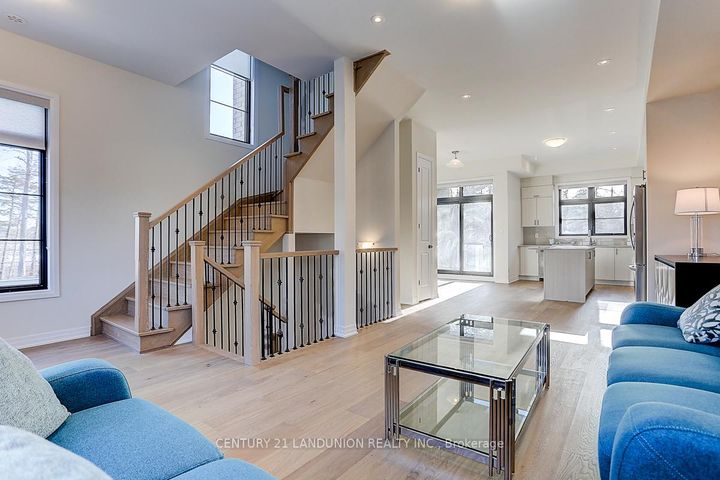 Photo 11 at 6 De La Roche Drive, Vellore Village, Vaughan