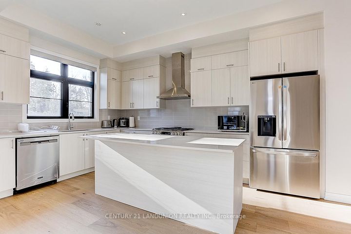 Photo 15 at 6 De La Roche Drive, Vellore Village, Vaughan
