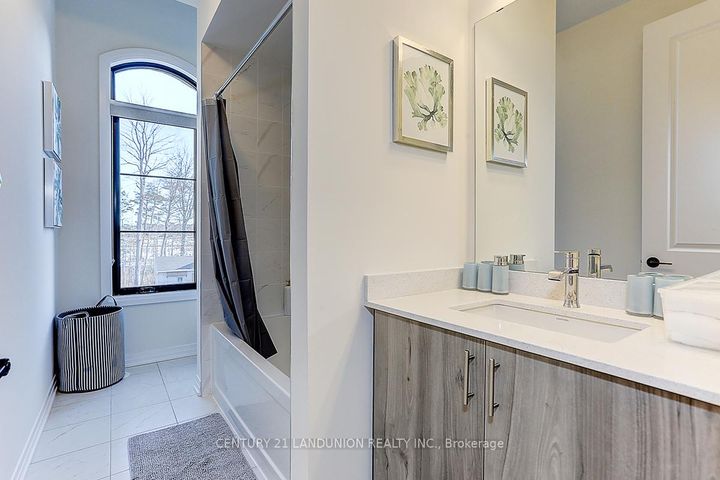 Photo 21 at 6 De La Roche Drive, Vellore Village, Vaughan