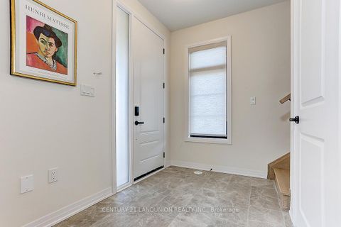 Photo 4 at 6 De La Roche Drive, Vellore Village, Vaughan
