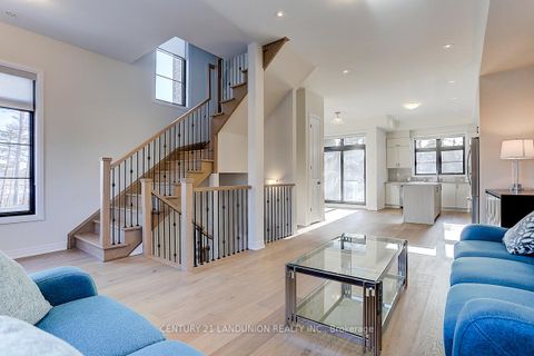 Photo 11 at 6 De La Roche Drive, Vellore Village, Vaughan