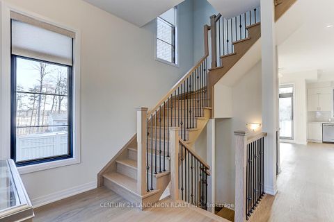 Photo 20 at 6 De La Roche Drive, Vellore Village, Vaughan