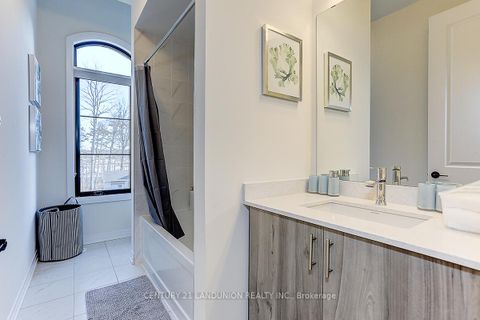 Photo 21 at 6 De La Roche Drive, Vellore Village, Vaughan