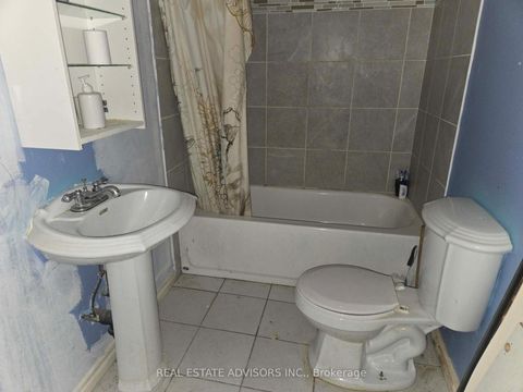 Photo 11 at 238 Braymore Boulevard, Rouge E11, Toronto