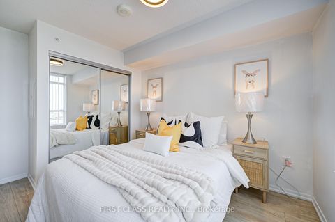 Photo 2 at 526 - 3091 Dufferin Street, Glen Park, Toronto