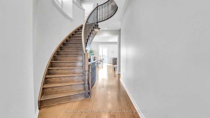 Photo 4 at 232 Sky Harbour Drive, Bram West, Brampton