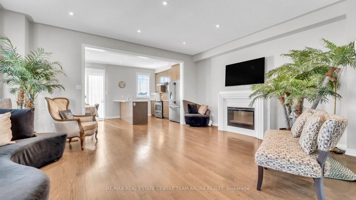 Photo 6 at 232 Sky Harbour Drive, Bram West, Brampton