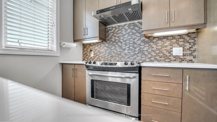 Photo 11 at 232 Sky Harbour Drive, Bram West, Brampton