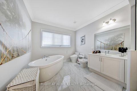 Photo 22 at 38 Menotti Drive, Oak Ridges, Richmond Hill