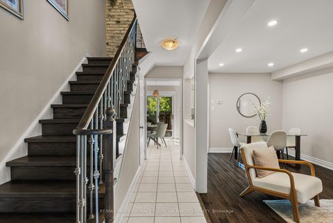 Photo 2 at 106 Lucena Crescent, Maple, Vaughan
