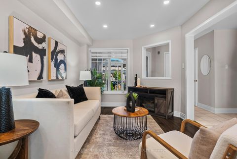 Photo 4 at 106 Lucena Crescent, Maple, Vaughan