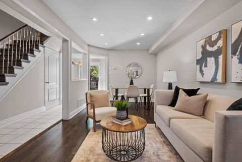Photo 5 at 106 Lucena Crescent, Maple, Vaughan
