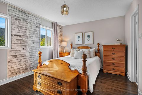 Photo 14 at 106 Lucena Crescent, Maple, Vaughan