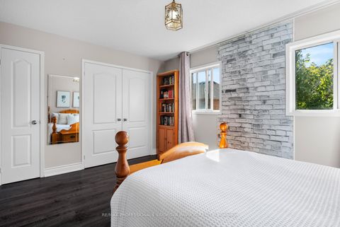 Photo 16 at 106 Lucena Crescent, Maple, Vaughan