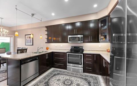 Photo 18 at 164 Canada Drive, Vellore Village, Vaughan
