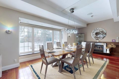 Photo 2 at 25 Alderdale Court, Don Mills, Toronto