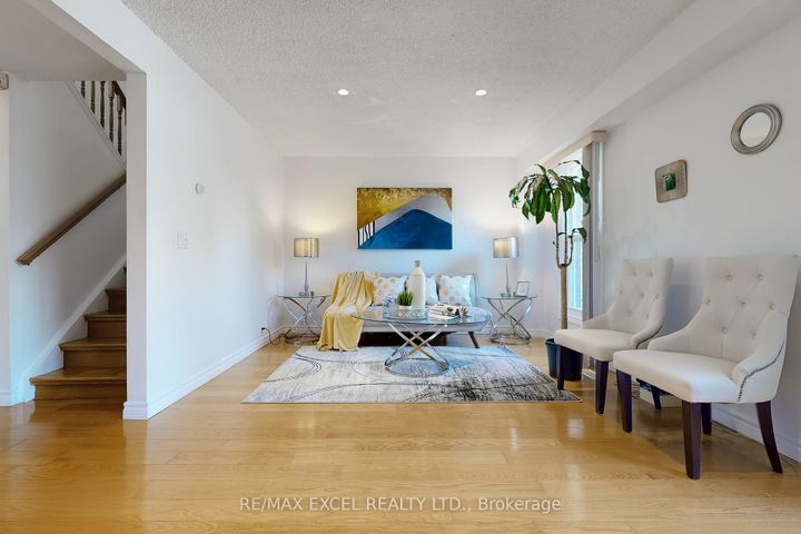 Photo 1 at 29 Green Spring Drive, Milliken, Toronto