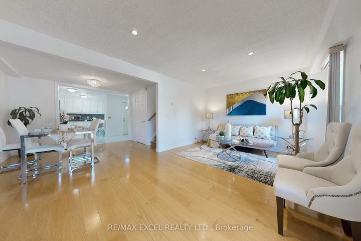 Photo 5 at 29 Green Spring Drive, Milliken, Toronto