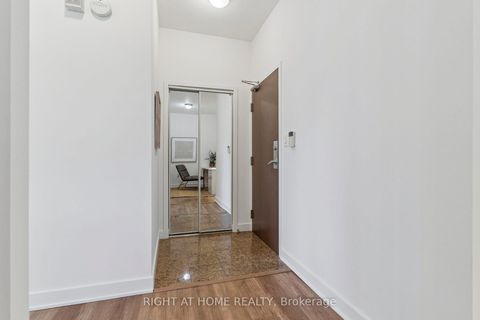 Photo 3 at 102 - 35 Mariner Terrace, Waterfront Communities C1, Toronto