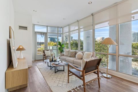 Photo 5 at 102 - 35 Mariner Terrace, Waterfront Communities C1, Toronto