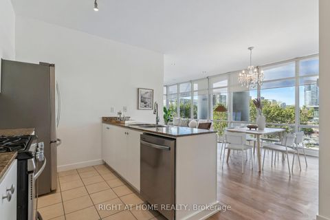 Photo 12 at 102 - 35 Mariner Terrace, Waterfront Communities C1, Toronto
