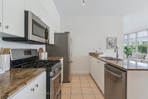 Photo 13 at 102 - 35 Mariner Terrace, Waterfront Communities C1, Toronto