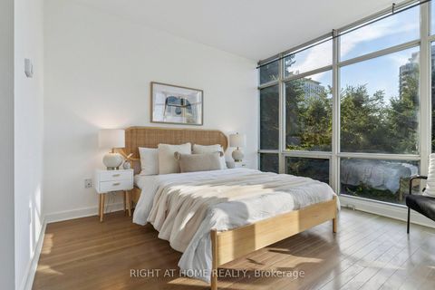 Photo 14 at 102 - 35 Mariner Terrace, Waterfront Communities C1, Toronto