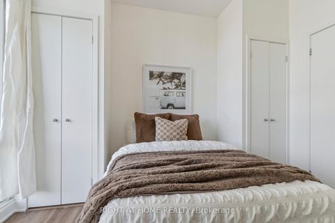 Photo 20 at 102 - 35 Mariner Terrace, Waterfront Communities C1, Toronto