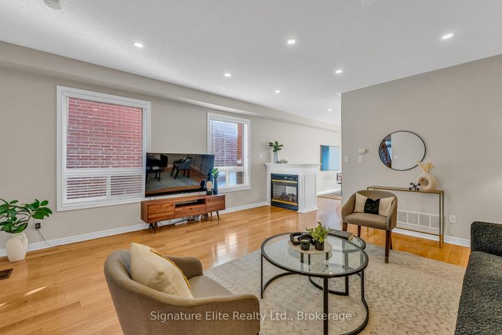 Photo 5 at 124 Rocky Point Crescent, Madoc, Brampton