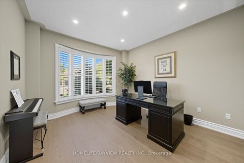 Photo 6 at 3 Crowling Court, Oak Ridges, Richmond Hill Photo 6 at 3 Crowling Court, Oak Ridges, Richmond Hill