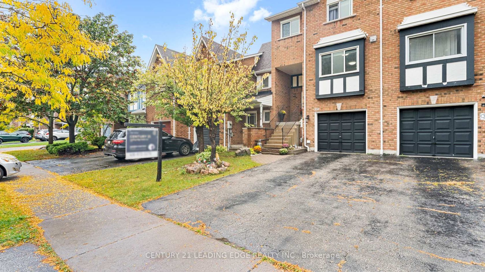 330 Sparrow Circle, Highbush, Pickering 2
