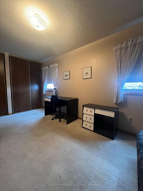 Photo 5 at 14 Prairie Dunes Place, Glen Shields, Vaughan