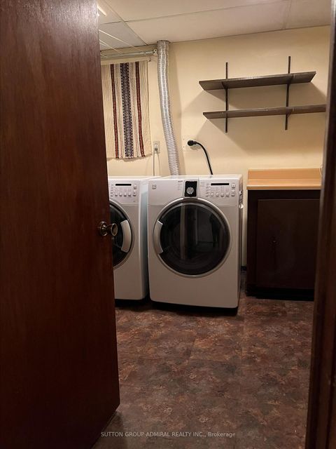 Photo 11 at 14 Prairie Dunes Place, Glen Shields, Vaughan