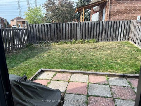 Photo 12 at 14 Prairie Dunes Place, Glen Shields, Vaughan