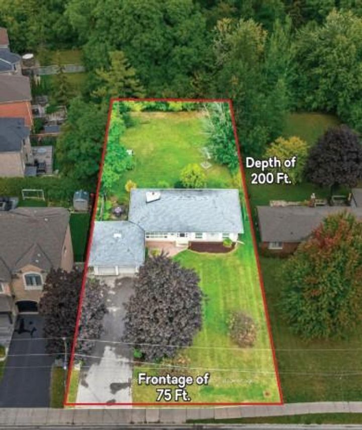 Photo 1 at 22 Poplar Drive, Oak Ridges, Richmond Hill