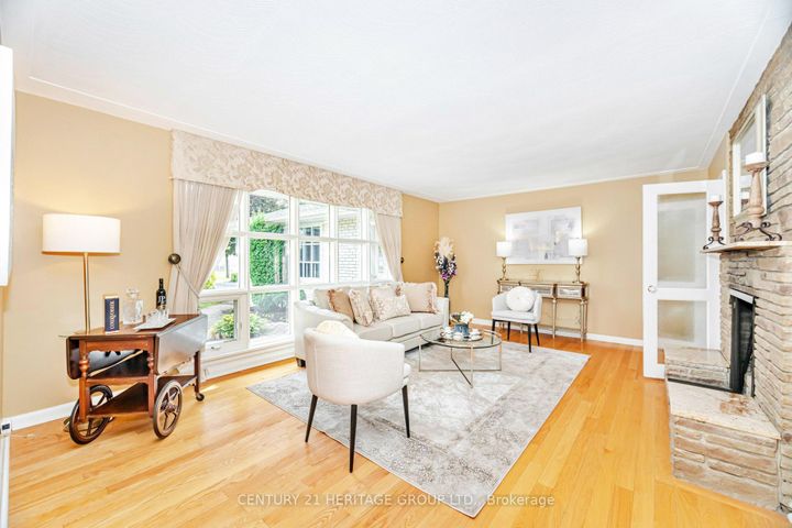Photo 2 at 22 Poplar Drive, Oak Ridges, Richmond Hill