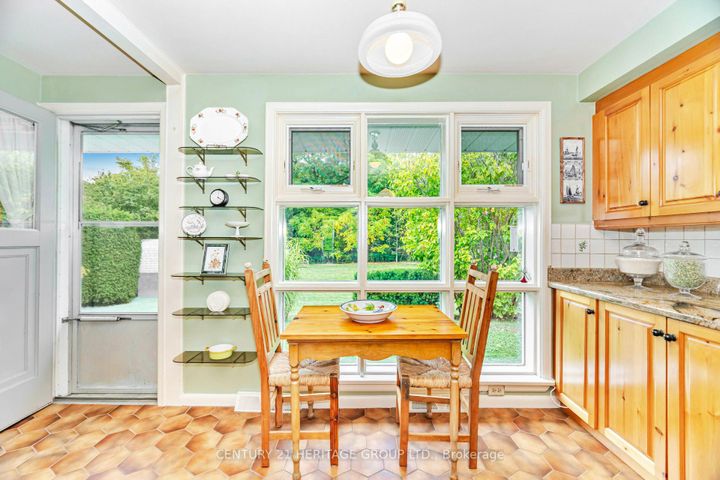Photo 8 at 22 Poplar Drive, Oak Ridges, Richmond Hill