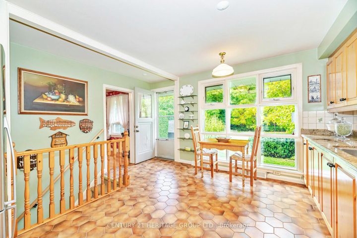 Photo 10 at 22 Poplar Drive, Oak Ridges, Richmond Hill