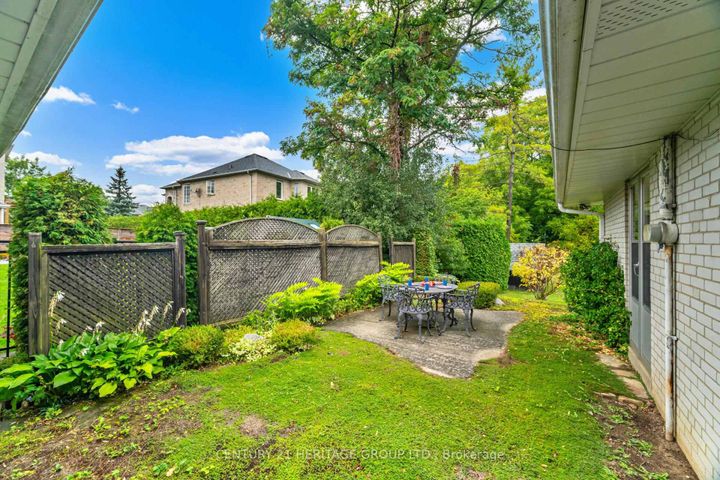 Photo 37 at 22 Poplar Drive, Oak Ridges, Richmond Hill