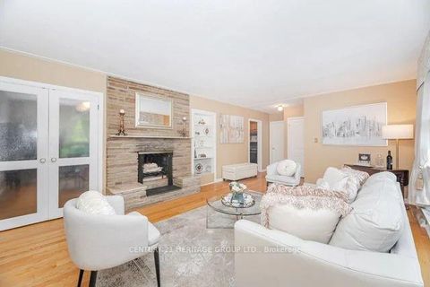 Photo 4 at 22 Poplar Drive, Oak Ridges, Richmond Hill