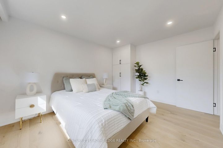 Photo 14 at 2240 Springfield Court, Sheridan, Mississauga