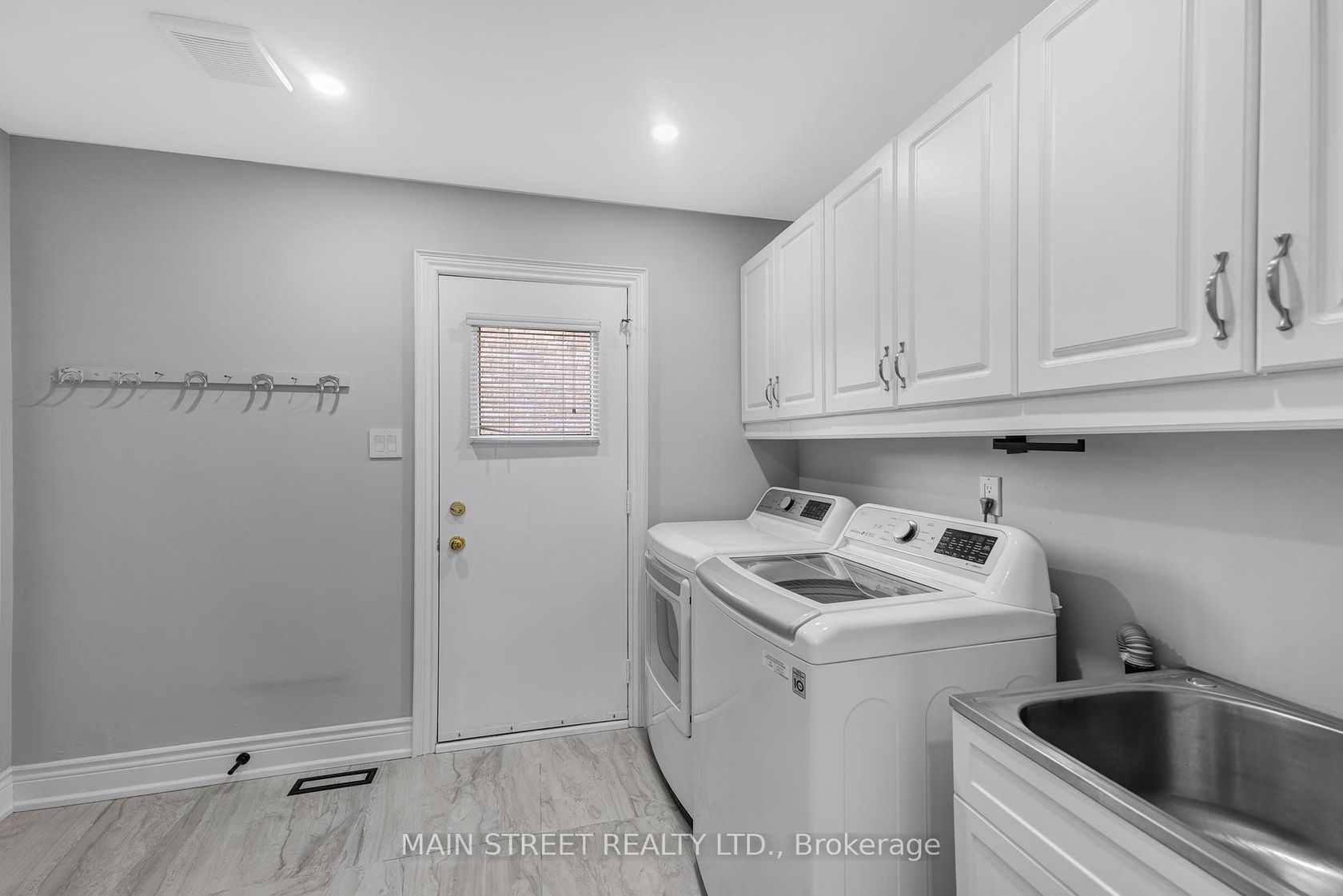 Photo 18 at 36 Nelson Circle, Armitage, Newmarket