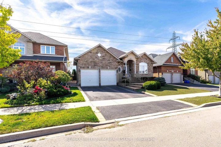 Photo 2 at 188 Blue Mountain Drive, Stoney Creek Mountain, Hamilton