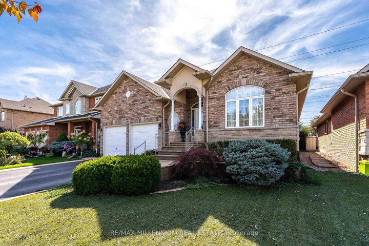 Photo 4 at 188 Blue Mountain Drive, Stoney Creek Mountain, Hamilton