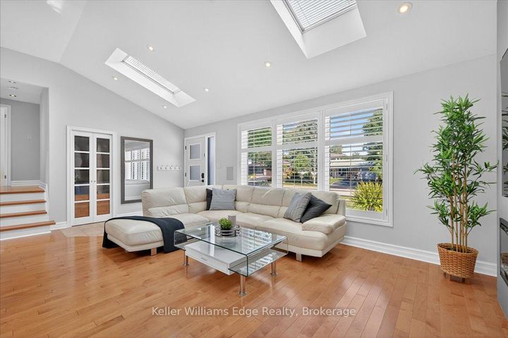 Photo 7 at 400 Sunset Drive, WO West, Oakville