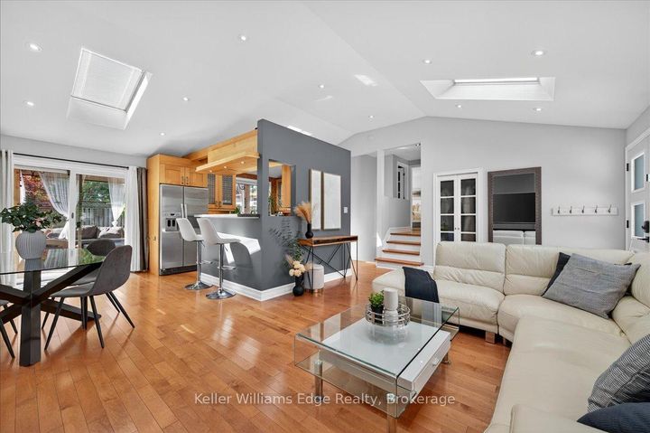 Photo 8 at 400 Sunset Drive, WO West, Oakville