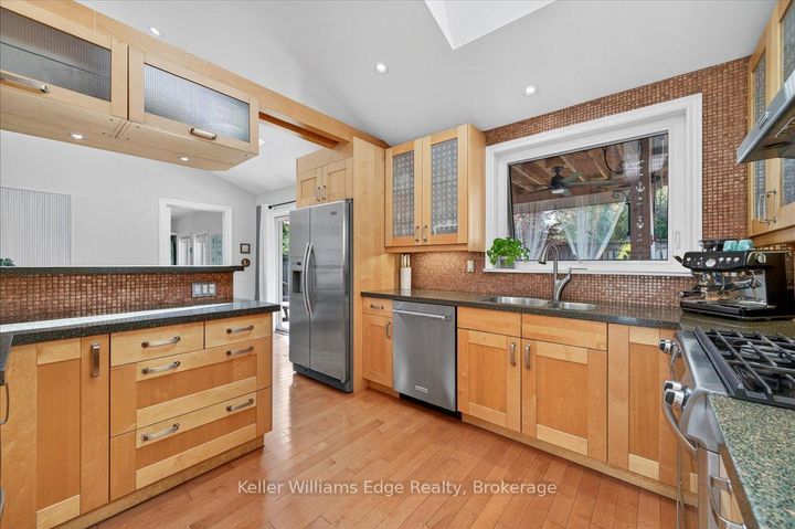 Photo 11 at 400 Sunset Drive, WO West, Oakville