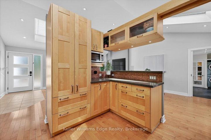 Photo 12 at 400 Sunset Drive, WO West, Oakville