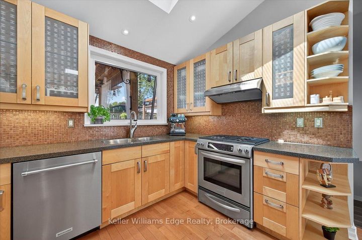Photo 14 at 400 Sunset Drive, WO West, Oakville